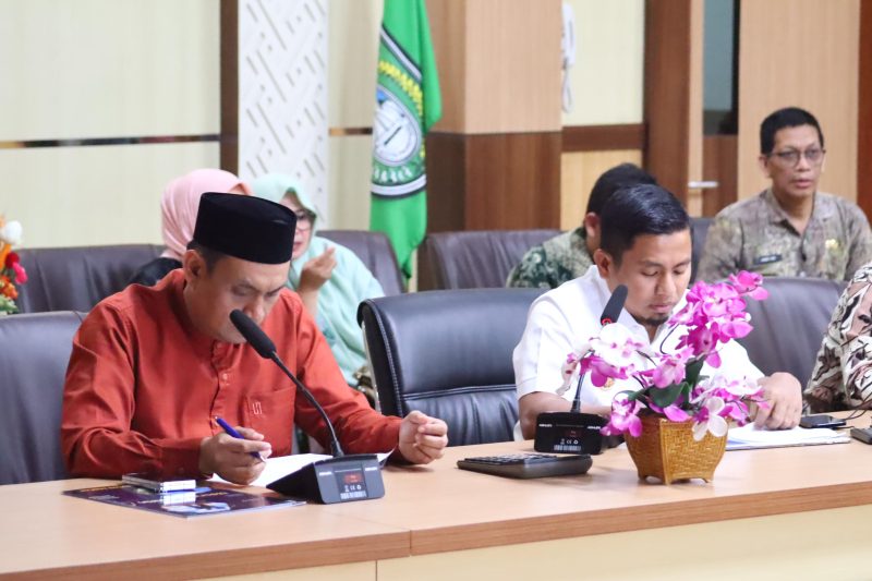Wali Kota Parepare, Sulawesi selatan (Sulsel) Tasming Hamid, memimpin rapat bersama jajaran Satuan Kerja Perangkat Daerah (SKPD) di lingkungan Pemerintah Kota Parepare, Sulsel didamingi wakilnya