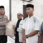 Kapolres Parepare AKBP Arman Muis, memberikan tali asih kepada anak yatim saat buka puasa bersama