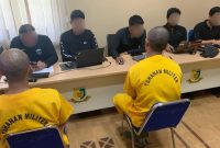 pemeriksaan terhadap saksi tiga oknum anggota TNI yang berinisial RBS, YR, dan SS, diduga terlibat dalam jaringan penjualan senjata api lintas provinsi