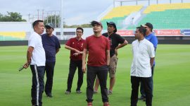 CEO PSM Makassar, Sadikin Aksa, bersama Anggota DPR RI, Rusdi Masse, melakukan kunjungan ke Stadion Gelora BJ Habibie di Kota Parepare, Sulawesi selatan (Sulsel). 