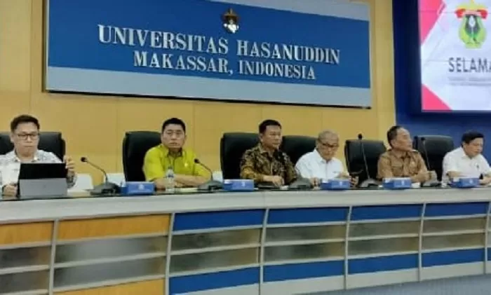 jajaran Pemkot Parepare dipimpin langsung oleh Sekda Muh Husni Syam mewakili Pj Wali Kota Abdul Hayat Gani, didampingi para Asisten, Kepala Bappeda Zulkarnaen Nasrun, bersama semua pejabat eselon dan Camat lingkup Pemkot Parepare menghadiri FGD di Gedung Rektorat Lantai 2 Unhas, Makassar