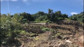 Beginilah kondisi pekuburan umum di kelurahan Mallawa , kecamatan Mallusettasi, kabupaten Barru, tergerus karena aktivitas penambangan. 
