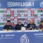 Pelatih utama PSM Makassar Bernardo Tavares memberikan keterangan pers dalam konferensi pers saat Official Training (OT) jelang lawan Semen Padang FC