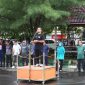 Wali Kota Parepare, Sulawesi selatan, Tasming Hamid, memimpin apel saat kegiatan kerja bakti massal bersama jajaran Organisasi Perangkat Daerah (OPD) di kawasan Taman Mattirotasi, Jumat (11/04/2025).