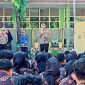 Kapolres Parepare, AKBP. Arman muis, saat memberikan materi sosialisasi tentang pencegahan kenakalan remaja serta hukum pidananya, dan pembudayaan tertib berlalulintas di UPTD SMA Negeri 1 Parepare