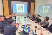 meneger teritorry area PT HM SAMPOERNA Tbk, I Made Darma Jaya Santika, mengankat tangannya saat melihat persentase logo The Preman