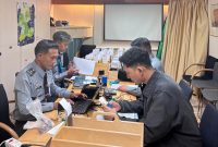 Imigrasi kelas II TPI Parepare, melakukan pemeriksaan dan pengawasan Keimigrasian Keberangkatan dan peneraan cap keluar pada kru dan penumpang kapal MS Artania Berbendera Bahamas di Pelabuhan Nusantara, Kota. Pare-Pare.