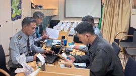 Imigrasi kelas II TPI Parepare, melakukan pemeriksaan dan pengawasan Keimigrasian Keberangkatan dan peneraan cap keluar pada kru dan penumpang kapal MS Artania Berbendera Bahamas di Pelabuhan Nusantara, Kota. Pare-Pare.