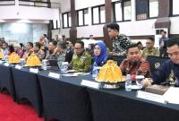 Wali Kota Parepare, Tasming Hamid, menghadiri High Level Meeting (HLM) bertajuk Akselerasi Pertumbuhan Ekonomi Sulsel Melalui Industri dan Hilirisasi yang digelar di Ruang Pola Kantor Gubernur Sulsel, Selasa, 22 April 2025