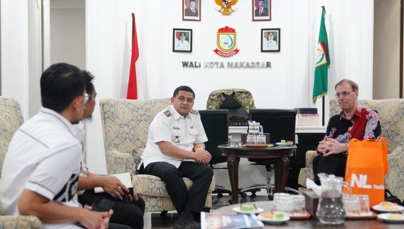 Wali Kota Makassar, Munafri Arifuddin menerima kunjungan Deputy Head of Mission of The Kingdom of The Netherlands in Indonesia, Adriaan Palm, di Balai Kota Makassar, Rabu, 23 April 2025.