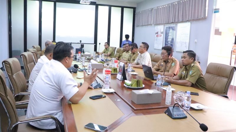 Tasming didampingi jajaran Kepala Organisasi Perangkat Daerah (OPD) Pemerintah Kota Parepare dan diterima langsung oleh Komisaris PT KIMA, Sugianto Wahid.