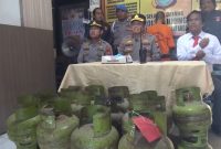 Kapolsek Ujung Polres Parepare menggelar pres rilis terkait dengan kasus pencurian tabung gas elpiji 3 killogram 