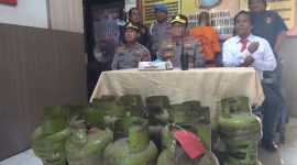 Kapolsek Ujung Polres Parepare menggelar pres rilis terkait dengan kasus pencurian tabung gas elpiji 3 killogram 