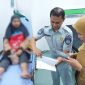 Jasa Raharja Kanwil Sumatera Barat mengunjungi korban kecelakaan di salah satu Rumah sakit