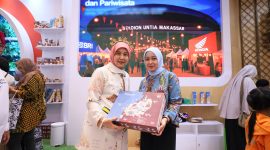 Suasana akrab dan penuh semangat tampak jelas saat Wakil Wali Kota Makassar, Aliyah Mustika Ilham, meninjau langsung booth Pemerintah Kota Makassar dalam ajang Musyawarah Nasional (Munas) APEKSI 2025 yang digelar di Surabaya. 
