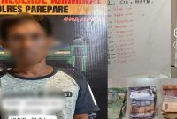 Tampan terduga pelaku judi online yang diblur saat ini ditahan di Mapolres Parepare