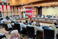 Suasana RDP Komisi II DPRD Parepare terkait keberangkatan 27 Kepsek studi tiru di Madiun, Jawa timur yang menuai sorotan