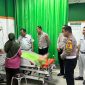 Petugas Jasa Raharja wilayah Jawa Timur mengunjungi langsung korban kecelakaan di salah satu Rumah sakit yang ditunjuk untuk melakukan pendataan pemberian santunan