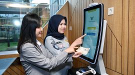 Petugas Jasa Raharja mencoba teknologi SIGNAL KIOSK Pelayanan Samsat Tanpa Antre