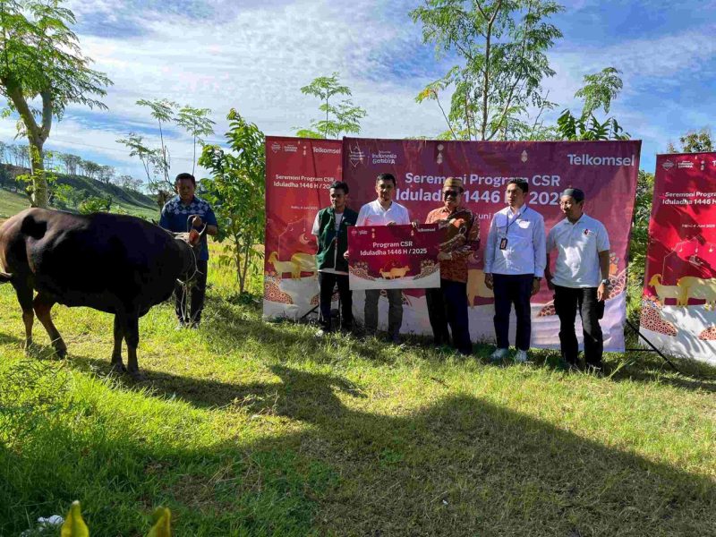 Telkomsel kembali menyalurkan hewan kurban ke seluruh Indonesia melalui inisiatif Corporate Social Responsibility (CSR) 'Sambungkan Senyuman’.