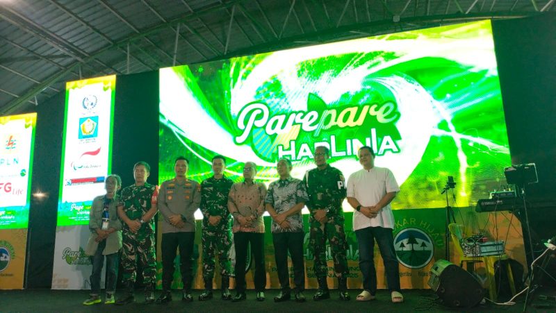 Foto bersama jajaran stakeholder dalam pembukaan Parepare Harlinia 2025 di lapangan Andi Makkasau kota Parepare, 11 Juni 2025