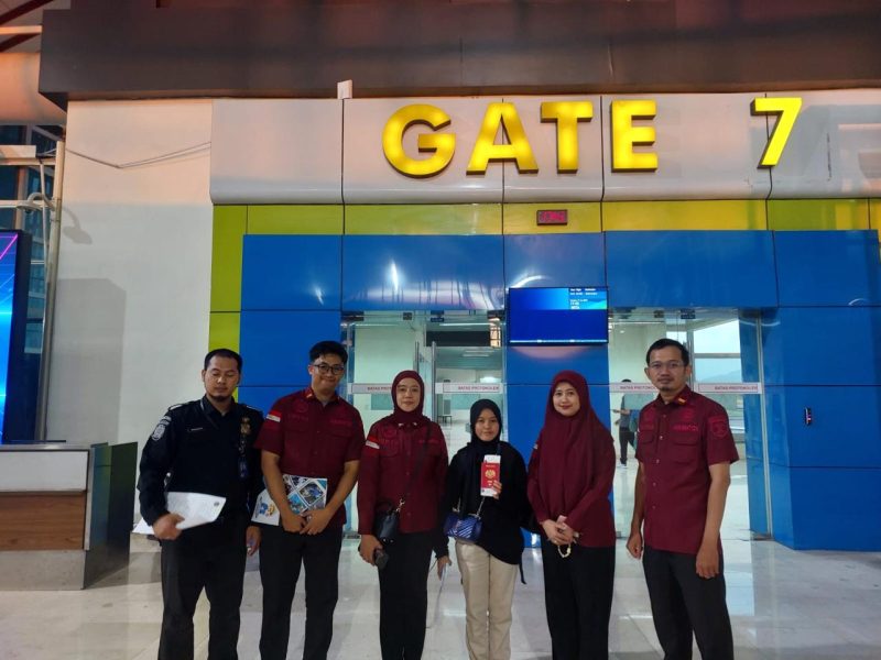 Kantor Imigrasi Kelas II TPI Parepare, Sulawesi selatan, mendeportasi seorang Warga Negara Asing (WNA) asal Malaysia, kembali ke daerahnya