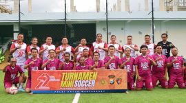 Foto bersama Forkopimda Fc Vs Media Fc sebelum kick off pertandingan