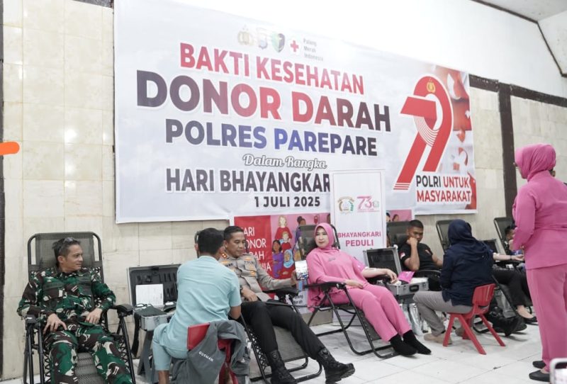 Suasana kegiatan Bakti Kesehatan Polres Parepare dalam rangka menyambut HUT Bhayangkara ke-79