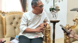 Kadis Pendidikan dan Kebudayaan Kota Parepare, Sulawesi selatan saat memberikan keterangan pers terkait dengan pelaksanaan SPMB dinilai oleh calon orang tua siswa tidak objektif