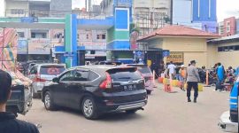 Suasana di jalur Pintu keluar Pelabuhan Nusantara Parepare, Sulawesi selatan