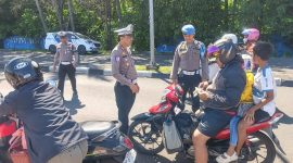 Petugas sat lantas Polres Parepare, Sulawesi selatan, saat melakukan pemeriksaan surat-surat dalam rangka Operasi Patuh Pallawa 2025