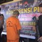 Tersangka SH dikawal ketat saat dilakukan pres rilis 