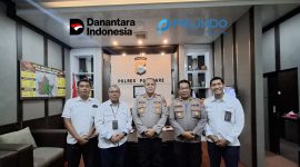 Branch Manager PT Pelindo IV Multi Terminal Branch Parepare, Sulawesi selatan, foto bersama dengan kapolres Parepare dalam rangka kunjungan silaturahmi