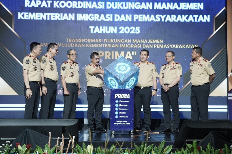 Menteri Imipas meluncurkan pakaian dinas baru, Mars Kemenimipas, serta core value 