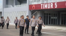Kapaolres Parepare, Akbp. Indra Waspada Yuda, saat memimpin pengecekan stadion Bj Habibie jelang laga Big Match Psm Makassar vs Persebaya