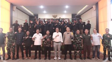 Foto bersama pengurus PWI Parepare usai dilantik