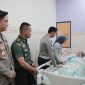 Jasa raharja bersama TNI-Polri setempat mengunjungi korban kecelakaan bus di Porbolinggo Jawa Timur