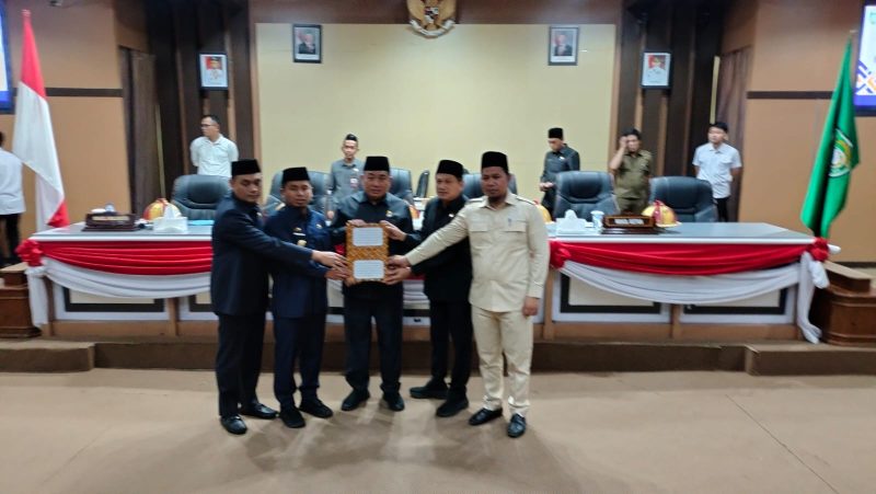 Penyerahan persetujuan Ranperda APBD-P menjadi perda tahun anggaran 2025