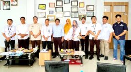 Foto bersama Asisten II Setdako Parepare, A Ardian Asyraq bersama jajaran manajemen Perusahaan Umum Daerah Air Minum (PAM) Tirta Karajae melakukan konsultasi ke Badan Pengawasan Keuangan dan Pembangunan (BPKP) di Makassar, dan benchmarking atau studi banding ke Perumda Air Minum Tirta Jenneberang di Gowa
