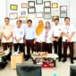 Foto bersama Asisten II Setdako Parepare, A Ardian Asyraq bersama jajaran manajemen Perusahaan Umum Daerah Air Minum (PAM) Tirta Karajae melakukan konsultasi ke Badan Pengawasan Keuangan dan Pembangunan (BPKP) di Makassar, dan benchmarking atau studi banding ke Perumda Air Minum Tirta Jenneberang di Gowa