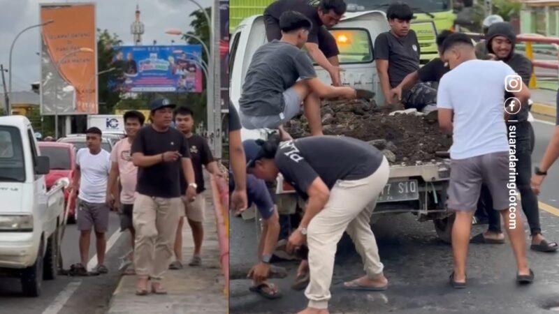 Sappe bersama dengan anak muda sekitar sedang menambal jalan jembatan Sumpang Minangae yang berlubang