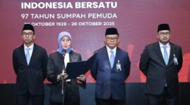 Plt. Direktur Utama Jasa Raharja Dewi Aryani Suzana saat membacakan pidato seragam Menteri Pemuda dan Olahraga Erick Thohir dalam pidatonya tentang pentingnya generasi muda yang tangguh, jujur, dan berani menghadapi tantangan zaman, menjadi refleksi bagi Jasa Raharja dalam menjalankan perannya sebagai bagian dari BUMN yang terus bertransformasi untuk masyarakat