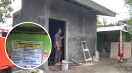 Anggota komisi II DPRD Parepare, Sappe saat melakukan Inspeksi mendadak (SIdak) di proyek pembangunan WC SDN 3 Parepare dengan nilai proyek 166.500 ribu rupiah