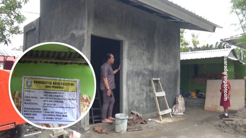 Anggota komisi II DPRD Parepare, Sappe saat melakukan Inspeksi mendadak (SIdak) di proyek pembangunan WC SDN 3 Parepare dengan nilai proyek 166.500 ribu rupiah