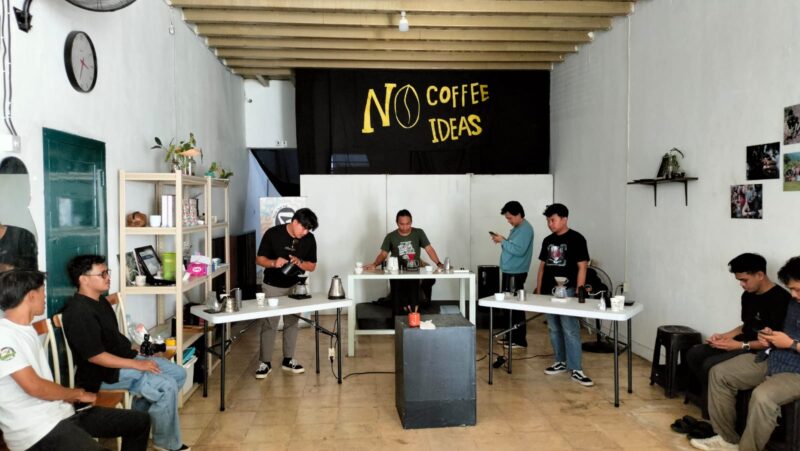 Suasana lomba Fun Battle dalam event ROKFest 2025 di Rumah Olah Kopi 