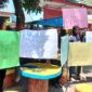 Aksi demonstrasi di lingkungan SD Negeri 20 kelurahan Lapadde, kecamatan Ujung Kota Parepare, Sulawesi selatan.