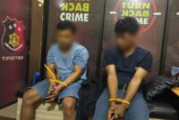 Wajah terduga pelaku diblur. Keduanya diduga melakukan pencurian yang menyasar Box penjualan ditangkap