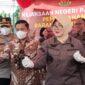 Kejari menggelar pemusnahan barang bukti yang telah berkekuatan hukum tetap tahun 2025