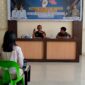 Pejabat Fungsional Pemeriksa Bea Cukai Parepare, Hasbullah selaku narasumber memaparkan bentuk-bentuk hasil produksi tembako serta jenis maupun modus peredaran rokok ilegal.