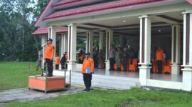 Wali Kota Parepare, H. Tasming Hamid saat memimpin apel Kesiapsiagaan Menghadapi Bencana Hidrometeorologi Tahun 2025 yang berlangsung di Lapangan Balai Kota, Kelurahan Bumi Harapan, Kecamatan Bacukiki Barat, Kota Parepare. 